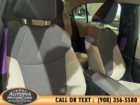 Used 2020 Toyota Corolla LE image 11