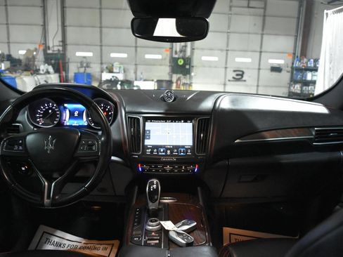 Used 2017 Maserati Levante w/ Luxury Package image 13