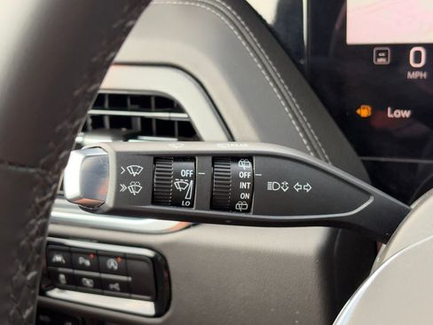 Used 2025 GMC Yukon Denali AWD/4WD image 14