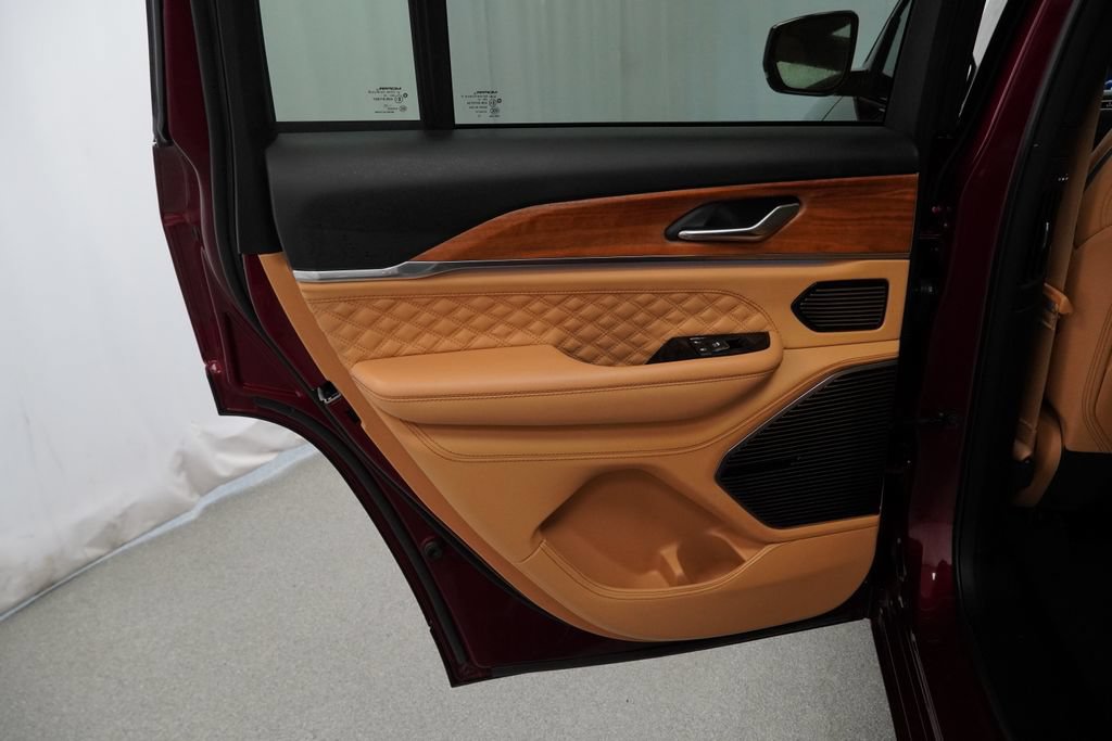 Certified 2025 Jeep Grand Cherokee Summit AWD/4WD image 37