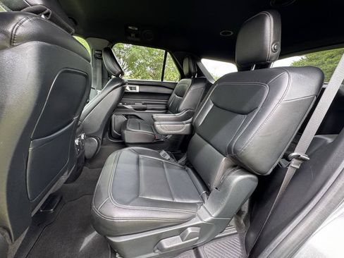Used 2020 Ford Explorer XLT w/ Equipment Group 202A RWD image 17