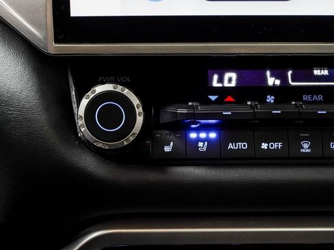 Used 2024 Toyota Sequoia Platinum image 30