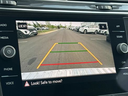 Used 2023 Volkswagen Tiguan SE w/ Panoramic Sunroof Package FWD image 15