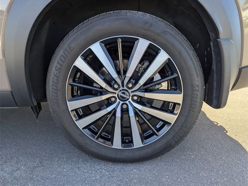 Used 2023 Nissan Pathfinder Platinum image 17