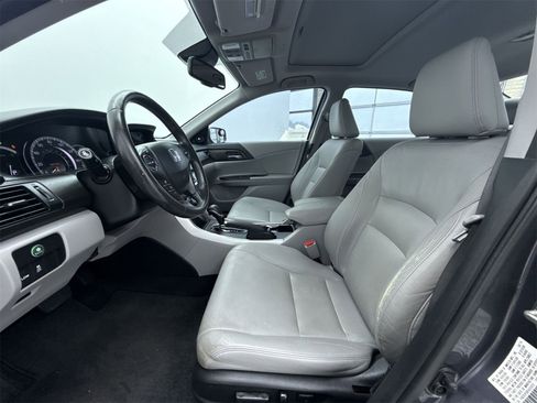Used 2015 Honda Accord Touring image 11