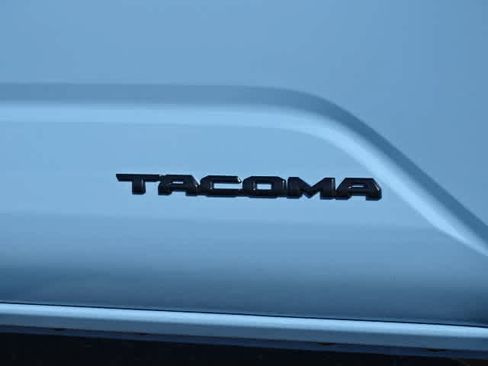 Used 2026 Toyota Tacoma TRD Off-Road AWD/4WD image 9