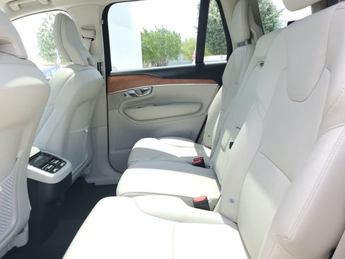 Used 2022 Volvo XC90 T6 Momentum w/ Protection Package Premier AWD/4WD image 15