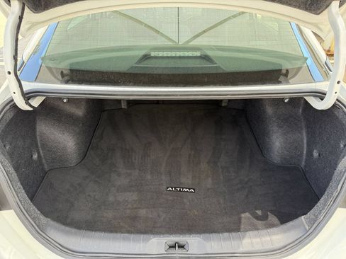 Used 2025 Nissan Altima 2.5 SV FWD image 31