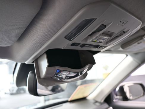 Used 2023 Toyota Highlander XLE image 32