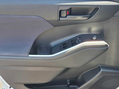 Used 2023 Toyota Highlander LE AWD/4WD image 20