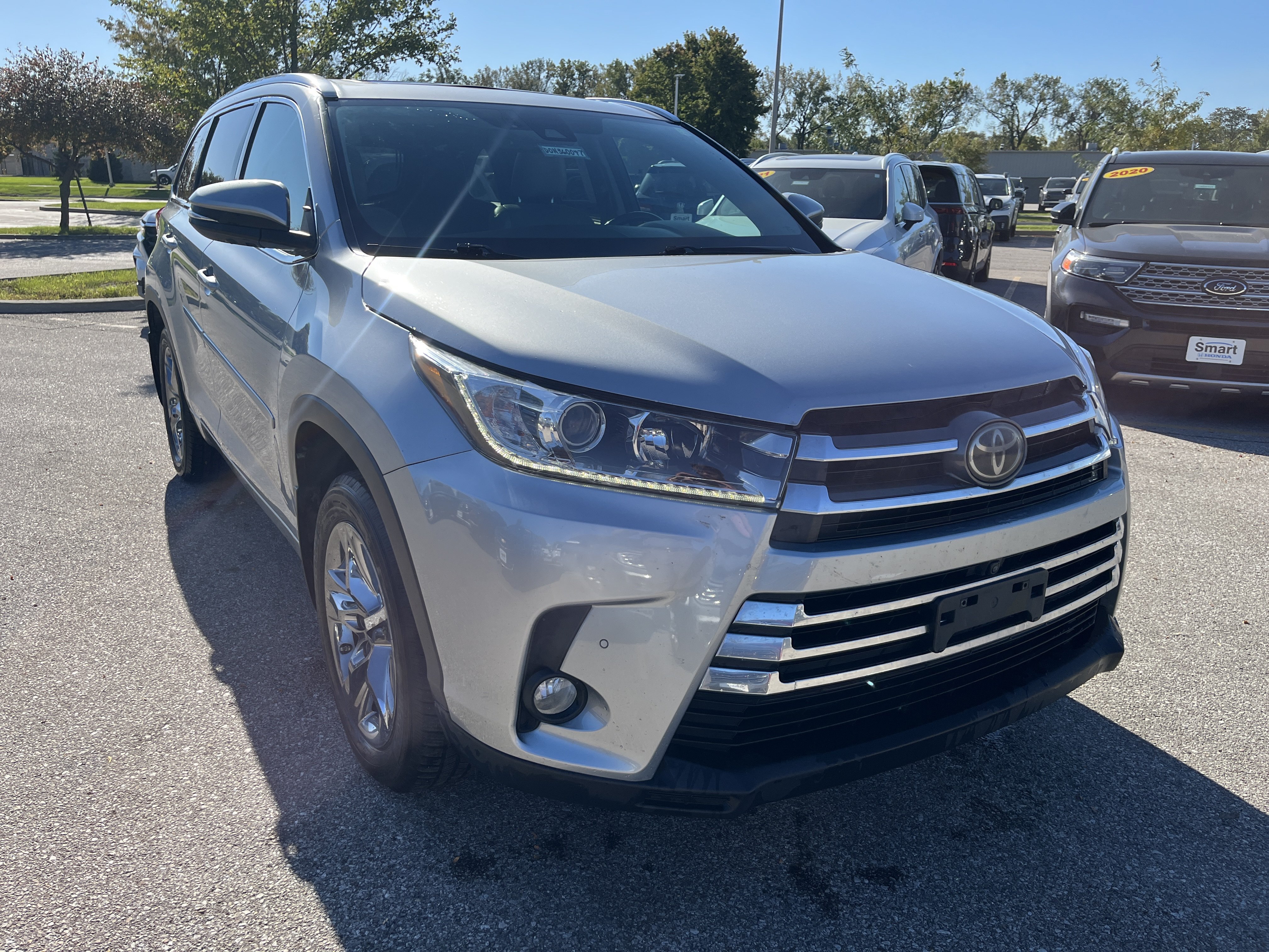 Used 2017 Toyota Highlander Limited Platinum AWD/4WD image 2