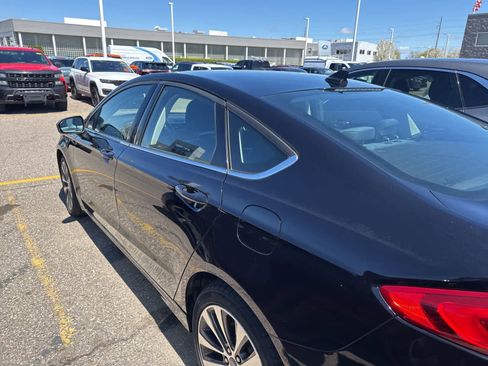 Used 2020 Ford Fusion SE image 26