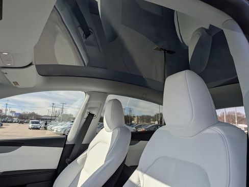 Used 2026 Tesla Model Y 2WD image 23