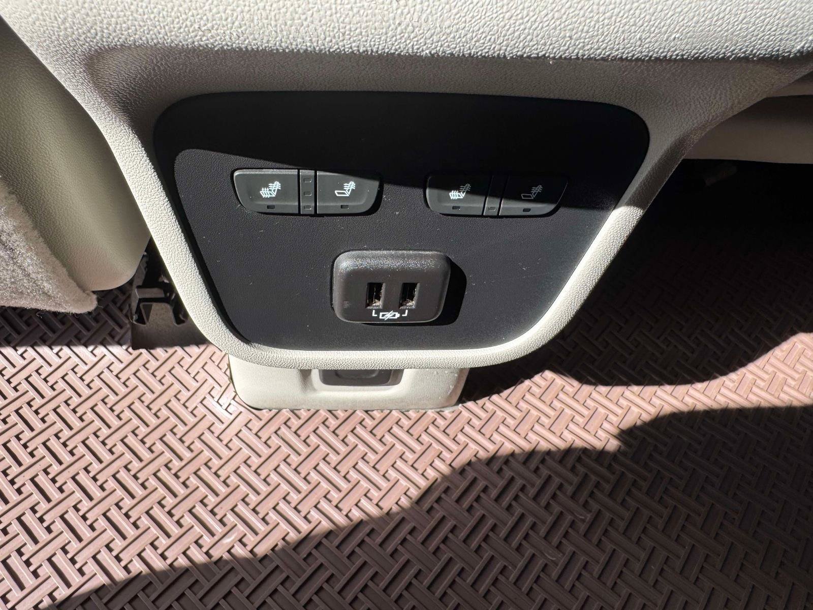 Used 2019 GMC Terrain Denali w/ Advanced Safety Package AWD/4WD image 19