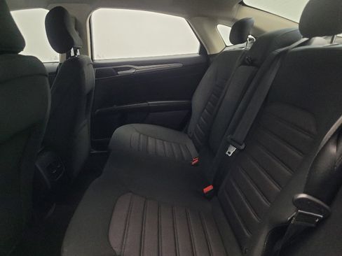 Used 2020 Ford Fusion SE image 18