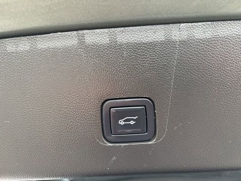 Used 2022 Chevrolet Traverse LT w/ LPO, Floor Liner Package image 37