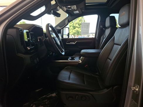 Certified 2025 Chevrolet Silverado 2500 High Country w/ Technology Package AWD/4WD image 13