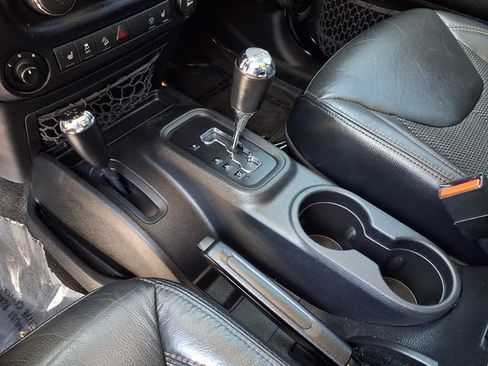 Used 2016 Jeep Wrangler Unlimited Sahara AWD/4WD image 19
