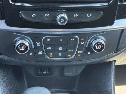 Used 2023 Chevrolet Traverse LT AWD/4WD image 6