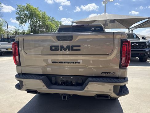 Used 2022 GMC Sierra 1500 AT4 w/ AT4 Premium Package image 10