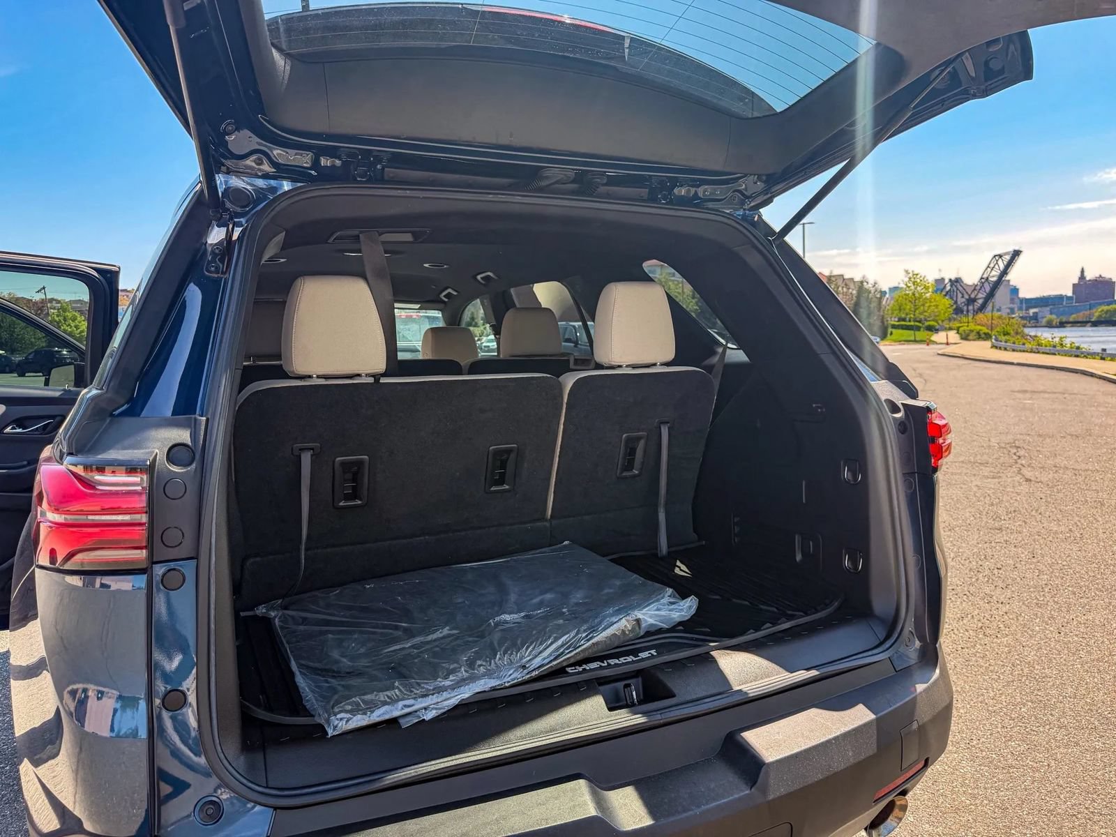 Used 2022 Chevrolet Traverse LS FWD image 18