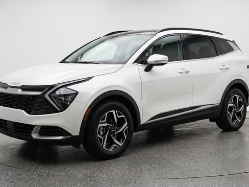 Used 2025 Kia Sportage LX FWD image 3
