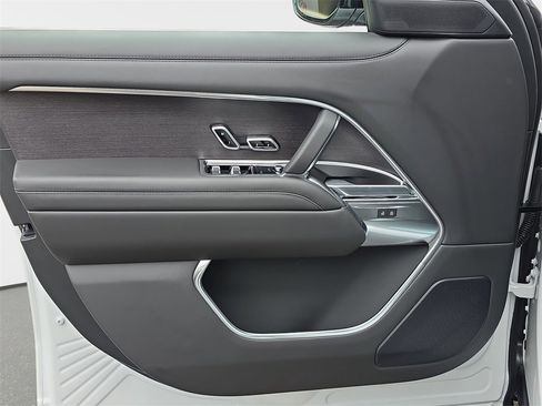 New 2025 Land Rover Range Rover Long Wheelbase SE image 28