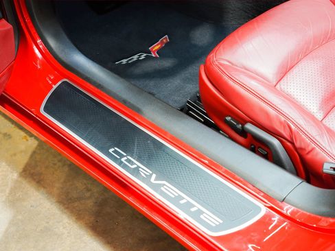 Used 2006 Chevrolet Corvette Coupe w/ Preferred Equipment Group RWD image 44