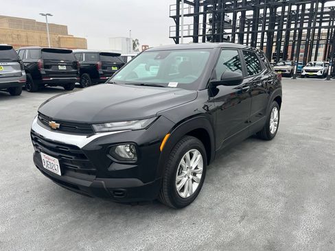 Used 2023 Chevrolet TrailBlazer LS FWD image 2