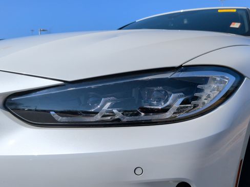 Certified 2023 BMW 430i Convertible w/ Premium Package image 3