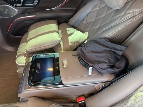 Used 2024 Mercedes-Benz Maybach EQS 680 4MATIC image 8