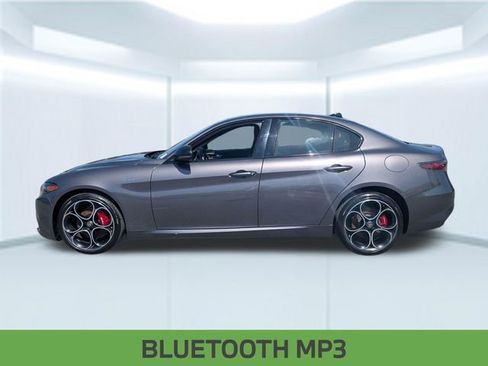 Used 2024 Alfa Romeo Giulia Veloce AWD/4WD image 2