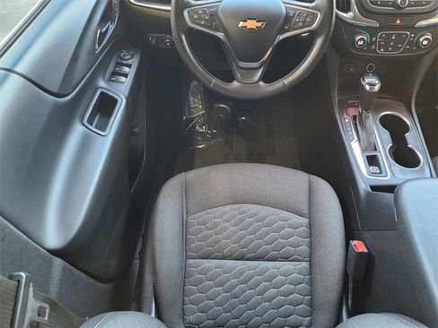 Used 2018 Chevrolet Equinox LT image 11