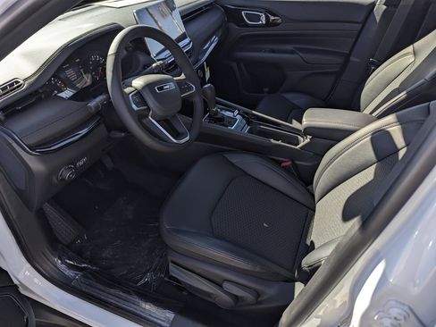 New 2026 Jeep Compass Latitude image 9