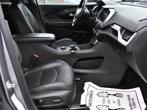 Used 2024 GMC Terrain SLT image 45