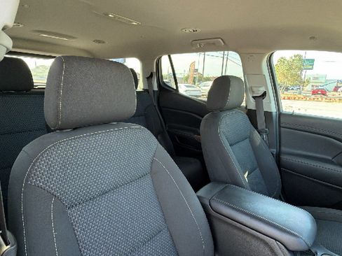 Used 2022 GMC Acadia SLE FWD image 35
