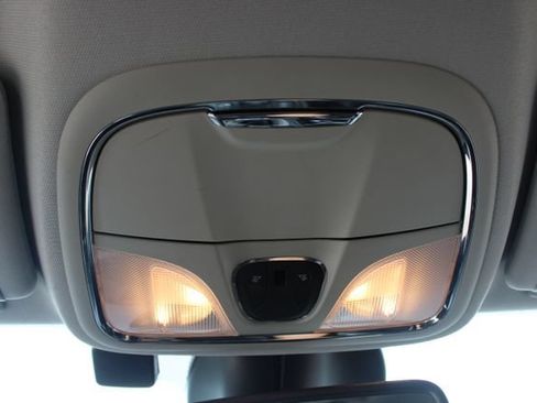 Used 2022 Jeep Cherokee Trailhawk AWD/4WD image 32