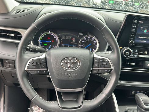 Used 2022 Toyota Highlander XLE image 14