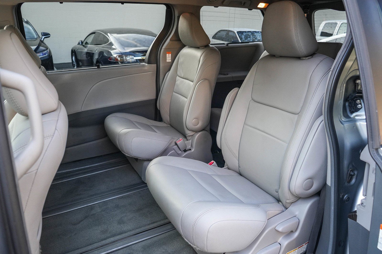 Used 2017 Toyota Sienna XLE w/ XLE Navigation Package AWD/4WD image 17