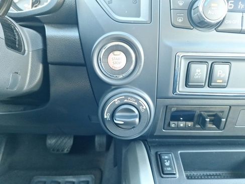 Used 2024 Nissan Titan SV w/ SV Convenience Package image 10