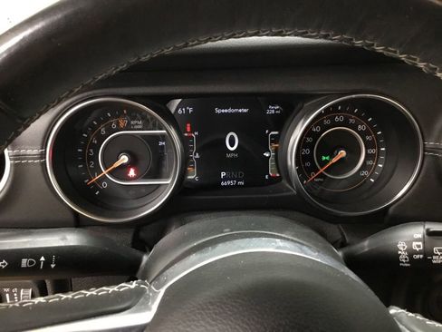 Used 2019 Jeep Wrangler Unlimited Sahara w/ Quick Order Package 24M Moab AWD/4WD image 11