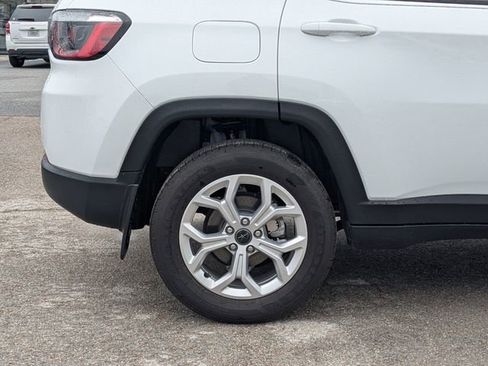 Used 2025 Jeep Compass Latitude w/ Convenience Group image 10