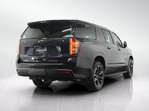 Used 2022 Chevrolet Suburban RST w/ Luxury Package AWD/4WD image 5