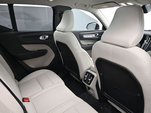 Used 2024 Volvo XC40 B5 Plus AWD/4WD image 7