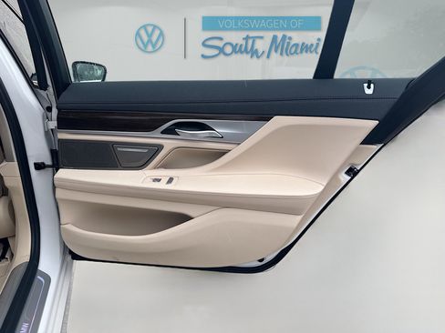 Used 2020 BMW 750i xDrive image 31