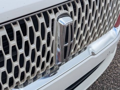 Used 2021 Lincoln Corsair Reserve w/ Equipment Group 201A FWD image 16