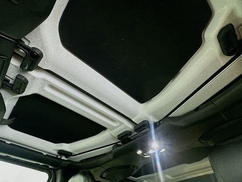 Used 2021 Jeep Wrangler Unlimited Sahara image 23