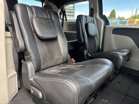 Used 2017 Dodge Grand Caravan SXT FWD image 19