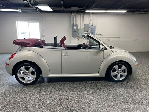 Used 2009 Volkswagen Beetle Blush FWD image 12