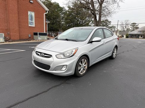 Used 2013 Hyundai Accent GLS w/ Premium Pkg image 2